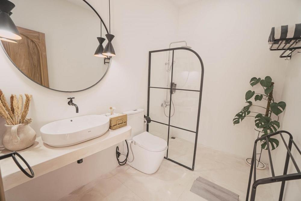Bohemian Jogja Villas With Private Pool Kejayan Exterior photo